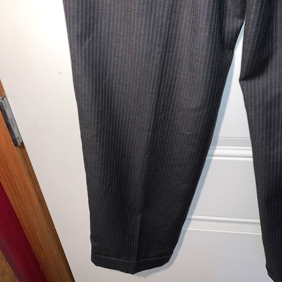 Calvin Klein men’s gray pinstriped suit, blazer, and pants 100% Wool 40R - Picture 7 of 15